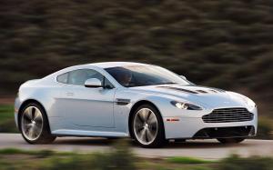 Aston Martin V12 Vantage 2011 года